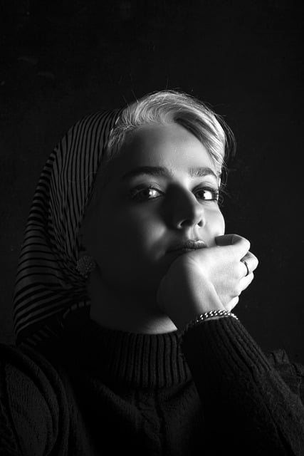 הורדה חינם של אישה דוגמנית תנוחת פנים איראן תמונה בחינם לעריכה עם עורך תמונות מקוון בחינם של GIMP