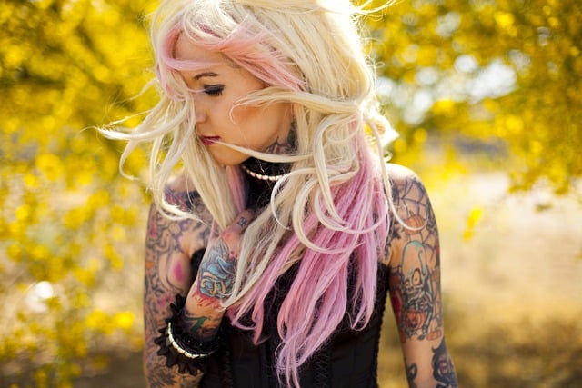 Descarga gratis mujer modelo tatuajes rubia rosa imagen gratis para ser editada con GIMP editor de imágenes en línea gratuito