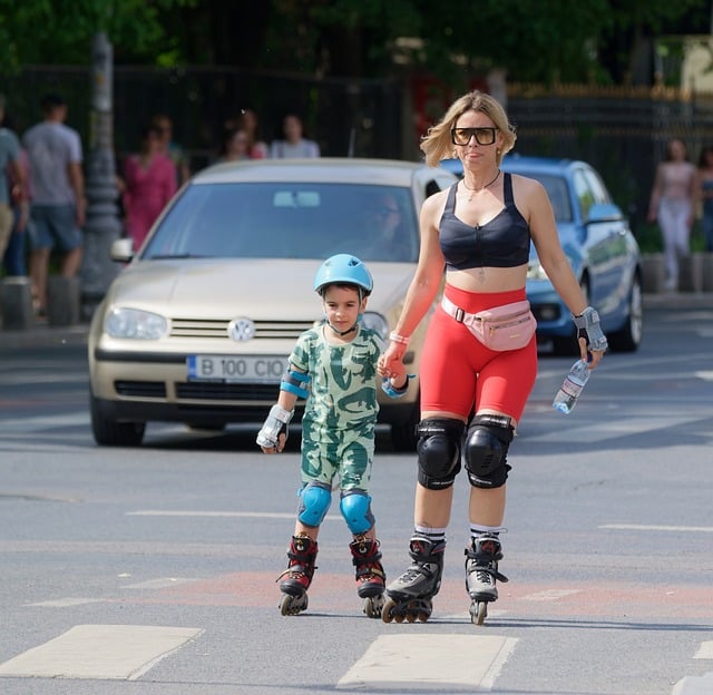 Free download woman mother rollers child helmet free picture to be edited with GIMP free online image editor