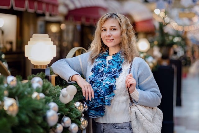 Descărcare gratuită pentru femei de revelion christmas mall pentru a fi editată cu editorul de imagini online gratuit GIMP