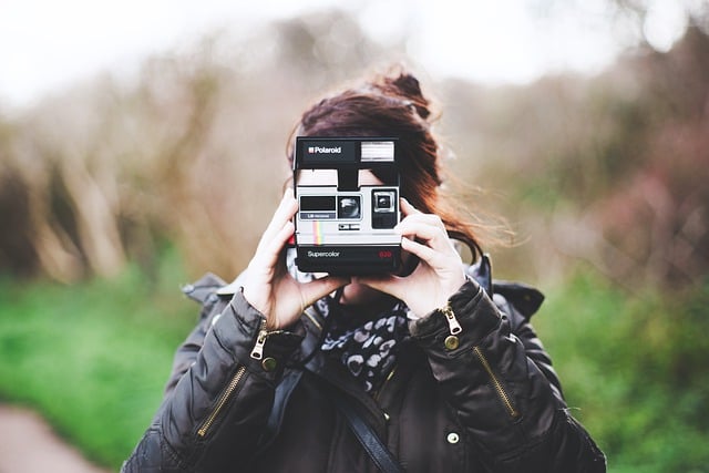 Muat turun percuma wanita jurugambar polaroid gambar percuma gadis untuk diedit dengan editor imej dalam talian percuma GIMP