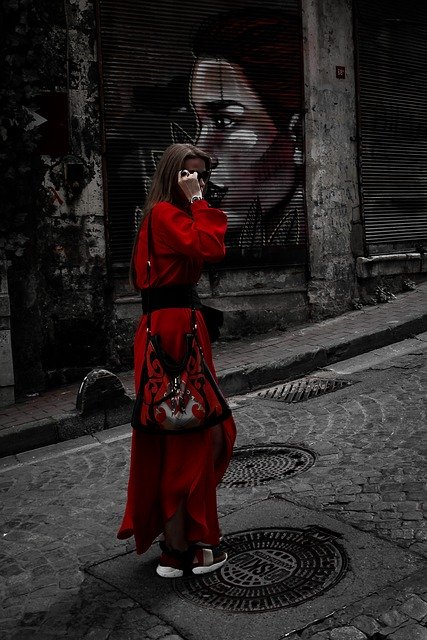 Download gratuito Woman Red Beautiful: foto o immagine gratuita da modificare con l'editor di immagini online GIMP