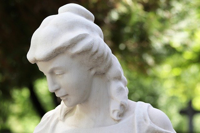 Бесплатная загрузка Памятник женской скульптуре - бесплатное фото или изображение для редактирования с помощью онлайн-редактора изображений GIMP