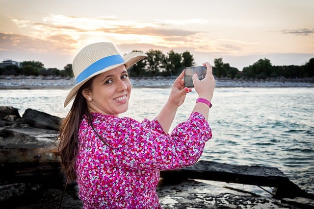 הורדה חינם אישה מחייכת אושר דיוקן תמונה בחינם לעריכה עם עורך תמונות מקוון בחינם של GIMP