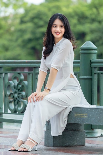 Free download woman smile model ao dai cute free picture to be edited with GIMP free online image editor