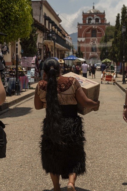 הורדה חינם של woman walk mexico תמונה בחינם לעריכה עם עורך תמונות מקוון בחינם של GIMP