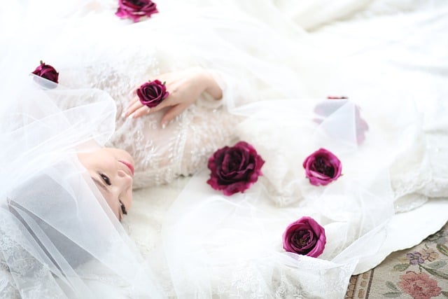 Free download woman wedding dress roses flowers free picture to be edited with GIMP free online image editor