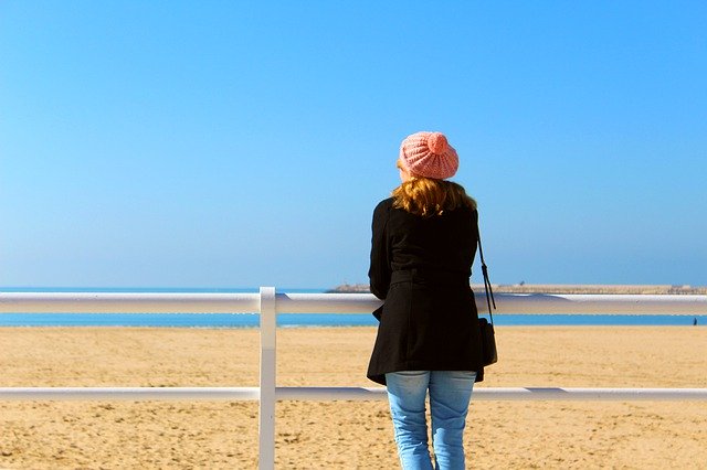 Téléchargement gratuit de Women Beach Horizon - photo ou image gratuite à modifier avec l'éditeur d'images en ligne GIMP