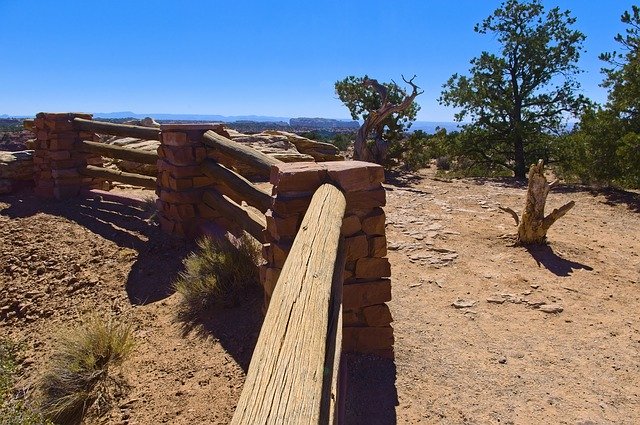 Gratis download Wood And Stone Fence Barrier - gratis foto of afbeelding om te bewerken met GIMP online afbeeldingseditor