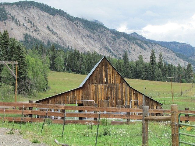 Free download Wood Barn Building Farm -  free photo or picture to be edited with GIMP online image editor