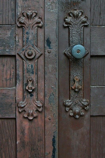Descarga gratuita Wood Old Wooden Door: foto o imagen gratuita para editar con el editor de imágenes en línea GIMP