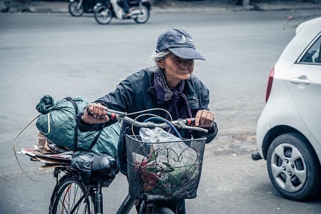 Free download worker old woman lifestyle vintage free picture to be edited with GIMP free online image editor