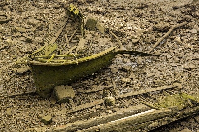 Muat turun percuma Wreck Boat Sea - foto atau gambar percuma untuk diedit dengan editor imej dalam talian GIMP