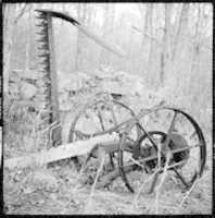 Bezpłatne pobieranie [6 Studies of Junked Wagon in Field and Sedat Pakay with Movie Camera, Old Lyme, Connecticut] darmowe zdjęcie lub obraz do edycji za pomocą internetowego edytora obrazów GIMP