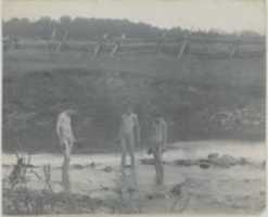 دانلود رایگان [Three Boys Wading in a Creek] عکس یا تصویر رایگان برای ویرایش با ویرایشگر تصویر آنلاین GIMP