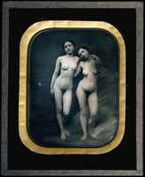 Téléchargez gratuitement une photo ou une image gratuite de [Deux nus féminins debout] à modifier avec l'éditeur d'images en ligne GIMP