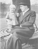 Bezpłatne pobieranie 1937 02 21 Londyn Robert C. Bassler i tata Robert S. Bassler darmowe zdjęcie lub obraz do edycji za pomocą internetowego edytora obrazów GIMP