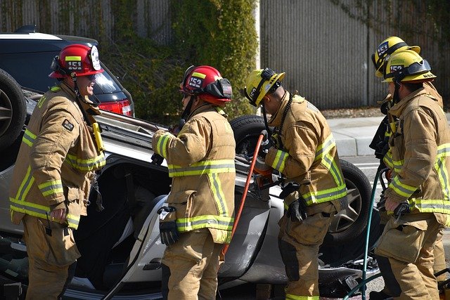 Free download accident car rescue firemen 911 free picture to be edited with GIMP free online image editor