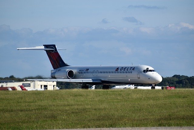 Free download airplane delta airlines airport free picture to be edited with GIMP free online image editor