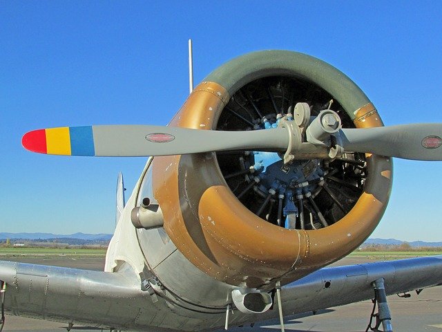 Kostenloser Download Flugzeugmotor Propeller bt 13 Kostenloses Bild, das mit dem kostenlosen Online-Bildeditor GIMP bearbeitet werden kann