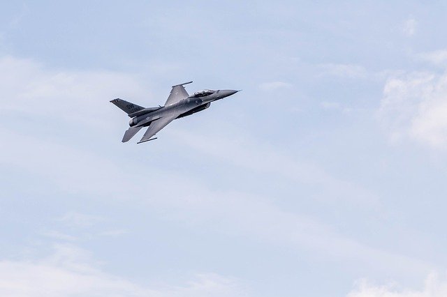 Бесплатно скачать самолет реактивный истребитель военно-воздушных сил бесплатное изображение для редактирования с помощью бесплатного онлайн-редактора изображений GIMP