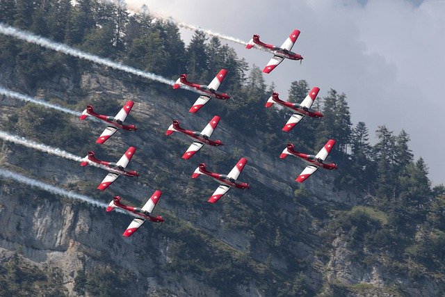 Free graphic airplanes aircrafts pc 7 team to be edited by GIMP free image editor by OffiDocs