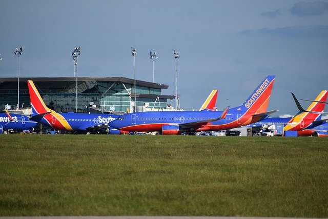 הורדה חינם של מטוסים Southwest airlines airport תמונה בחינם לעריכה עם עורך תמונות מקוון בחינם של GIMP