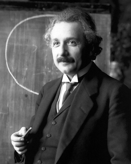 Baixe gratuitamente a imagem gratuita do retrato de Albert Einstein para ser editada com o editor de imagens on-line gratuito do GIMP
