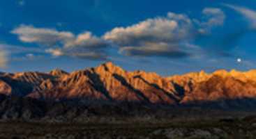 Laden Sie das kostenlose Foto oder Bild „Alpine Glow on Mount Whitney und Lone Pine Peak Eastern Sierra“ herunter, das mit dem Online-Bildeditor GIMP bearbeitet werden kann