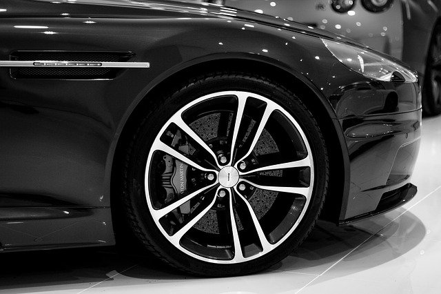 Kostenloser Download von Aston Martin DBS Supercar Auto Kostenloses Bild, das mit dem kostenlosen Online-Bildeditor GIMP bearbeitet werden kann