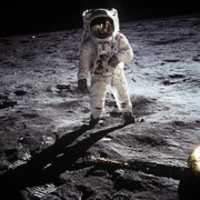 Безкоштовно завантажте фотографію астронавта Базза Олдріна на Місяці, яку можна редагувати за допомогою онлайн-редактора зображень GIMP