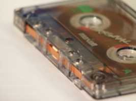 قم بتنزيل صورة أو صورة مجانية من Audiocassette ليتم تحريرها باستخدام محرر الصور عبر الإنترنت GIMP