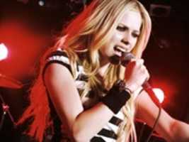 Scarica gratuitamente la foto o l'immagine gratuita di Avril Lavigne Singer da modificare con l'editor di immagini online GIMP