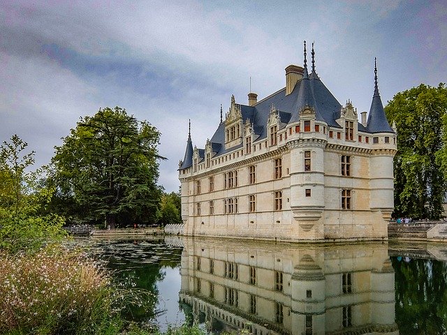 قم بتنزيل صورة مجانية لقلعة azay le rideau من القرون الوسطى ليتم تحريرها باستخدام محرر الصور المجاني عبر الإنترنت من برنامج GIMP