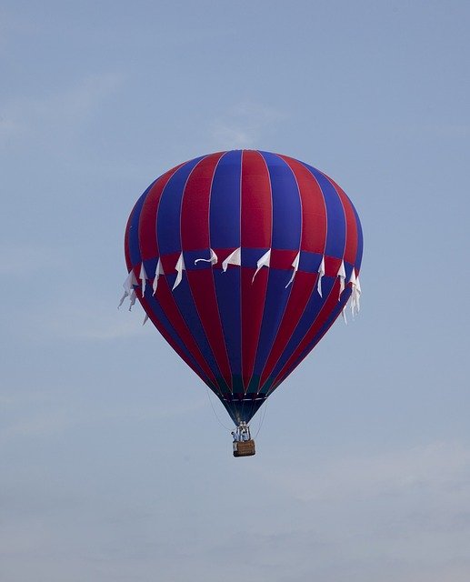 免费下载气球热空气上升免费照片模板，可使用 GIMP 在线图像编辑器进行编辑