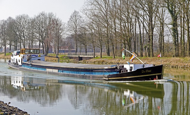 Bezpłatne pobieranie barki statek motorowy Dortmund ems canal darmowe zdjęcie do edycji za pomocą bezpłatnego internetowego edytora obrazów GIMP
