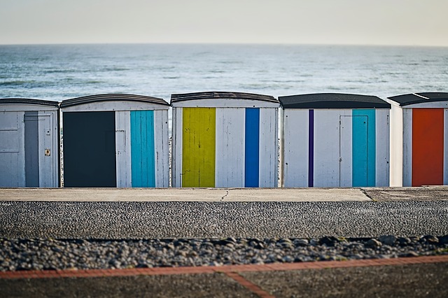 Baixe gratuitamente cubículos de mudança de praia na França, imagem gratuita para ser editada com o editor de imagens on-line gratuito do GIMP