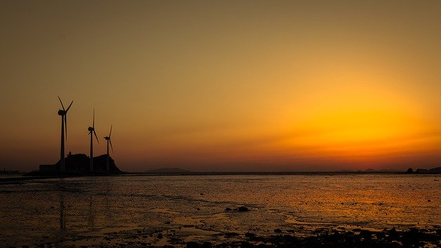 Téléchargement gratuit de l'image gratuite du générateur d'énergie éolienne du coucher du soleil à éditer avec l'éditeur d'images en ligne gratuit GIMP