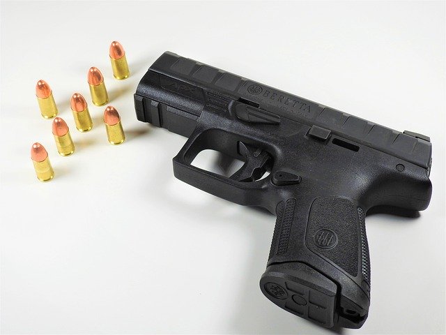 Bezpłatne pobieranie pistoletu pistoletowego beretta broń pistoletowa darmowe zdjęcie do edycji za pomocą bezpłatnego internetowego edytora obrazów GIMP