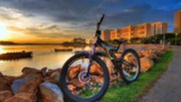 Descarga gratis una foto o imagen gratis de bike-sunset para editar con el editor de imágenes en línea GIMP