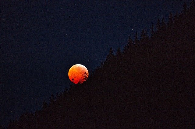Muat turun percuma templat foto percuma Blood Moon Lunar Eclipse untuk diedit dengan editor imej dalam talian GIMP