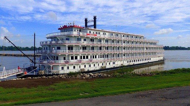 Téléchargement gratuit du bateau sur la rivière Dawn dans le Mississippi, image gratuite à modifier avec l'éditeur d'images en ligne gratuit GIMP