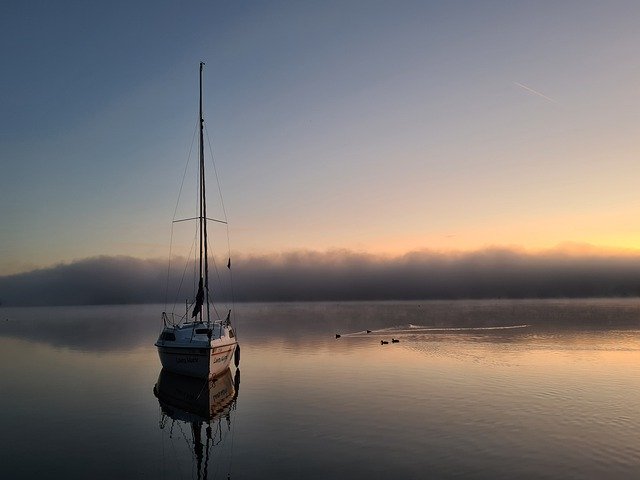 تحميل مجاني صورة قارب بحيرة شروق الشمس الإبحار مجانا ليتم تحريرها باستخدام محرر الصور المجاني على الإنترنت GIMP