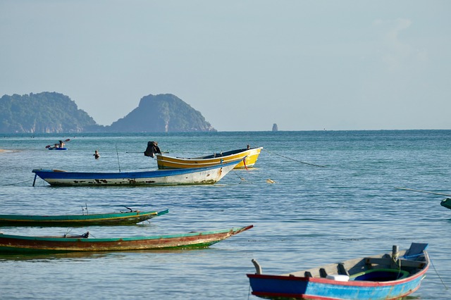 Descarga gratis barco aguas mar viaje costa imagen gratis para editar con GIMP editor de imágenes en línea gratuito