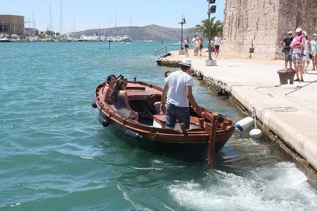 تنزيل مجاني لـ Boat Water Taxi Shipping - صورة مجانية أو صورة يمكن تعديلها باستخدام محرر الصور عبر الإنترنت GIMP