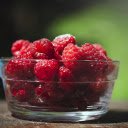 Bowl of red raspberries  screen for extension Chrome web store in OffiDocs Chromium