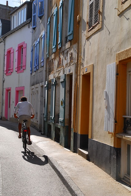 Téléchargement gratuit de l'image gratuite de l'homme à vélo de Bretagne à éditer avec l'éditeur d'images en ligne gratuit GIMP