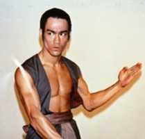 Descarga gratuita de Bruce Lee Dragon Of Jade titulado como el espadachín ciego 1971 foto o imagen gratis para editar con el editor de imágenes en línea GIMP