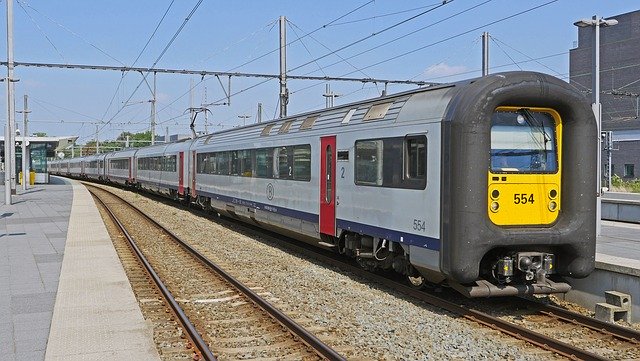 Scarica gratis l'immagine gratuita del trasporto regionale di Bruges hbf da modificare con l'editor di immagini online gratuito di GIMP