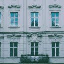 Building and glass windows  screen for extension Chrome web store in OffiDocs Chromium
